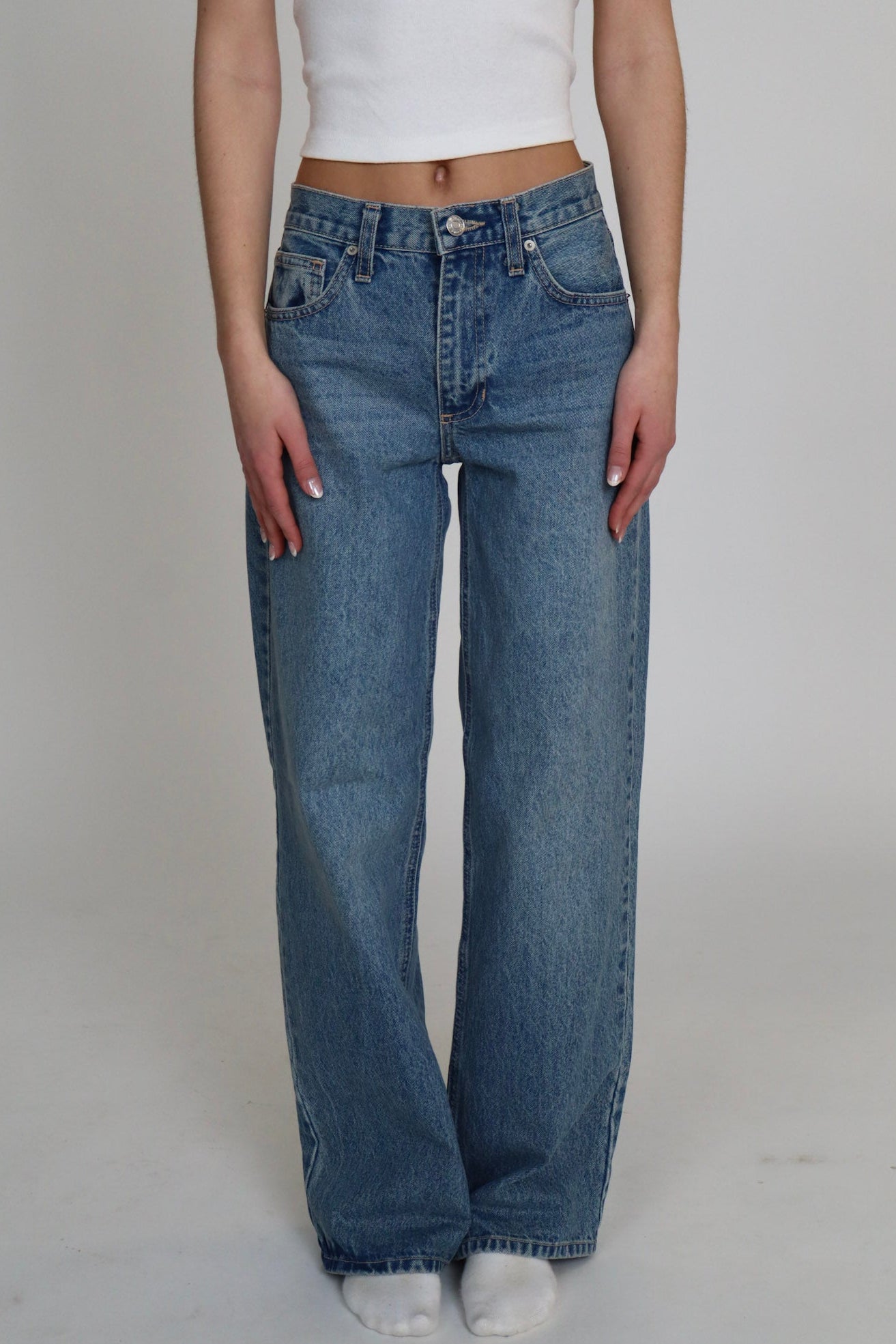 Signature Straight 90's Loose Fit Jean