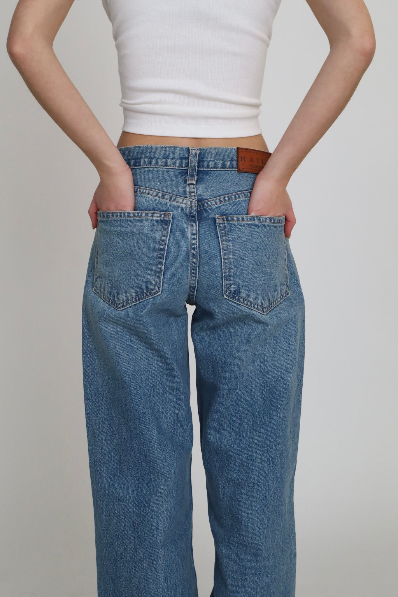 Signature Straight 90's Loose Fit Jean