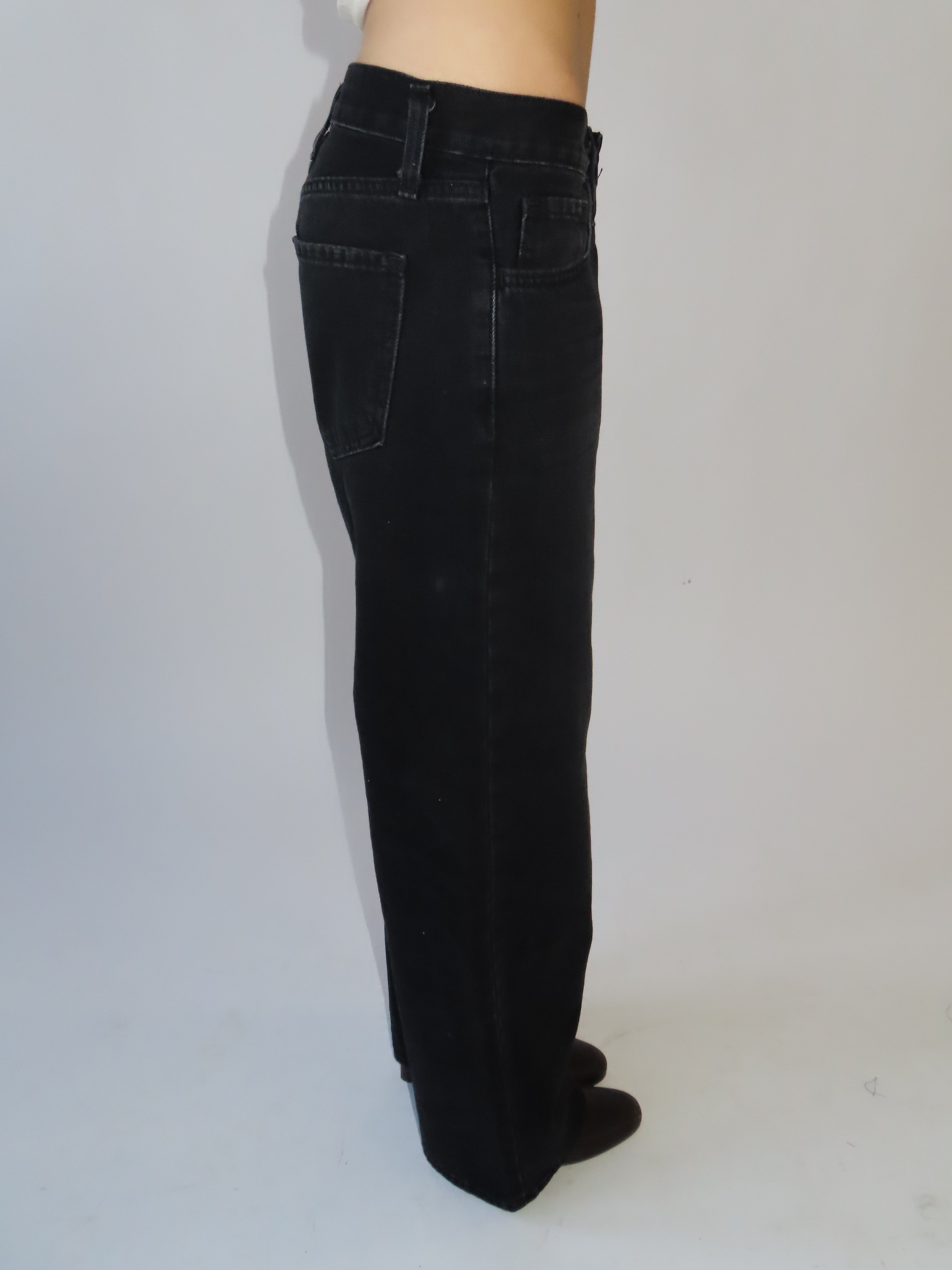 Low-Rise Jeans in Black