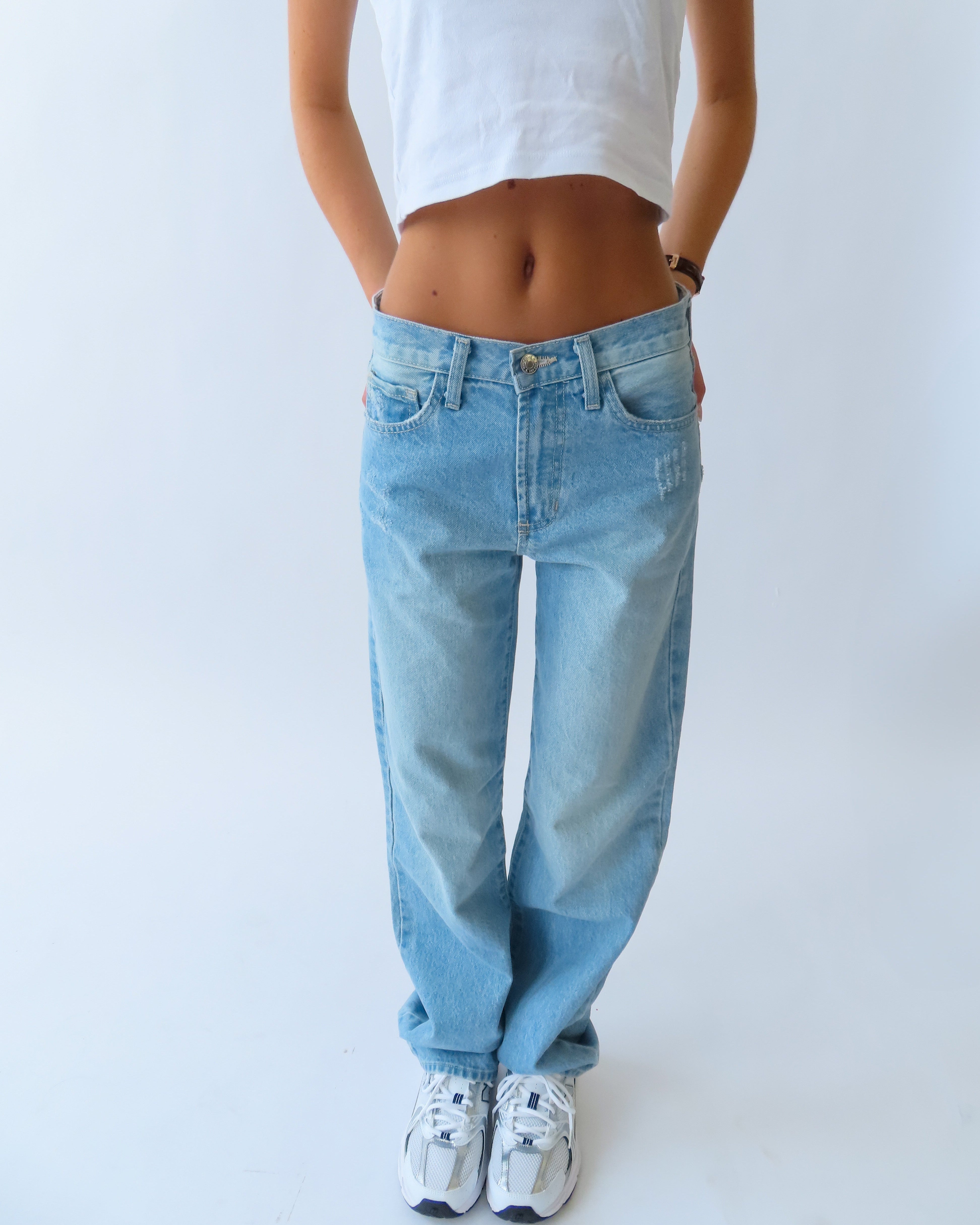 Relaxed Light Wash Mid-Rise Jean