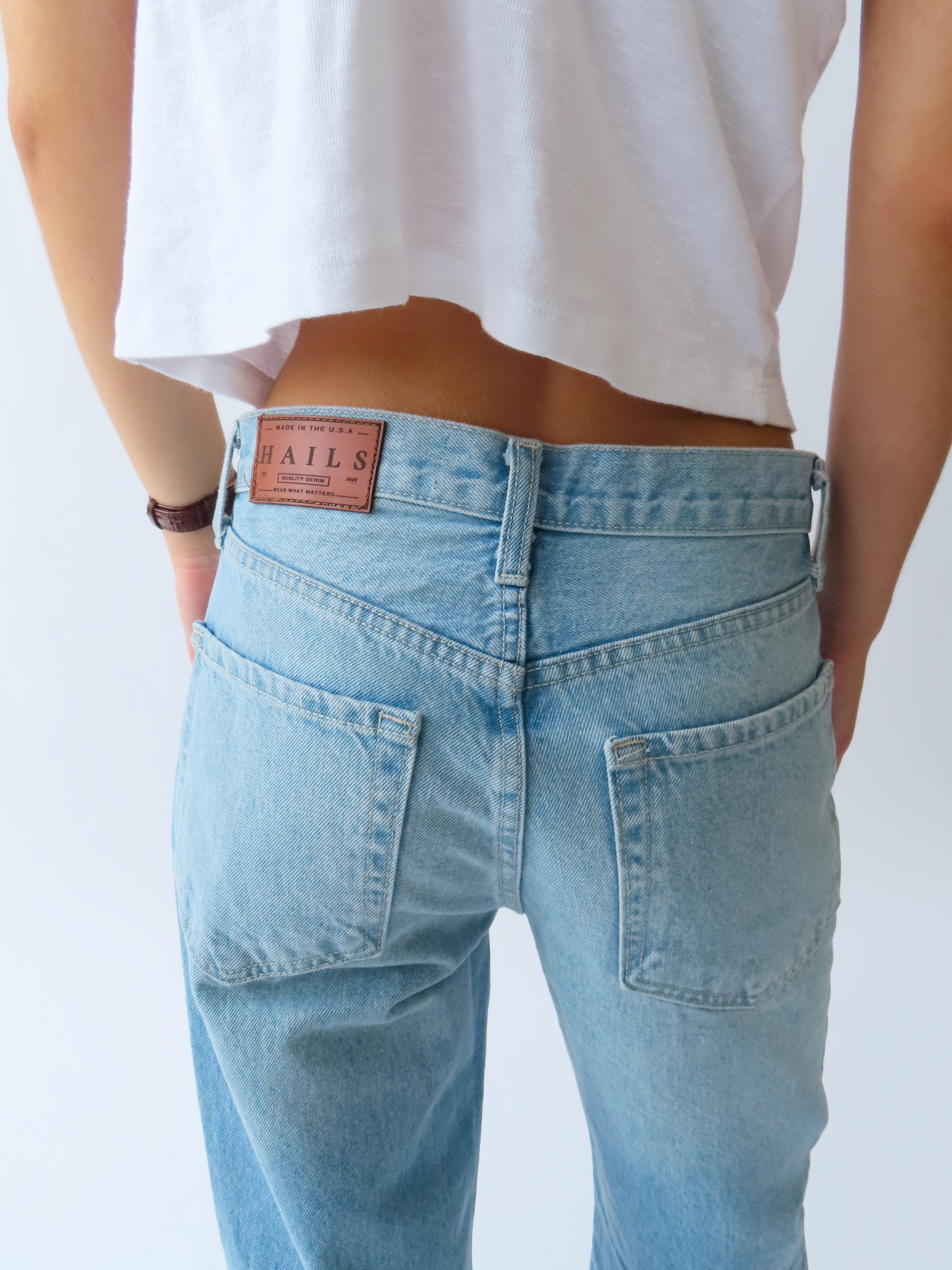 Relaxed Light Wash Mid-Rise Jean