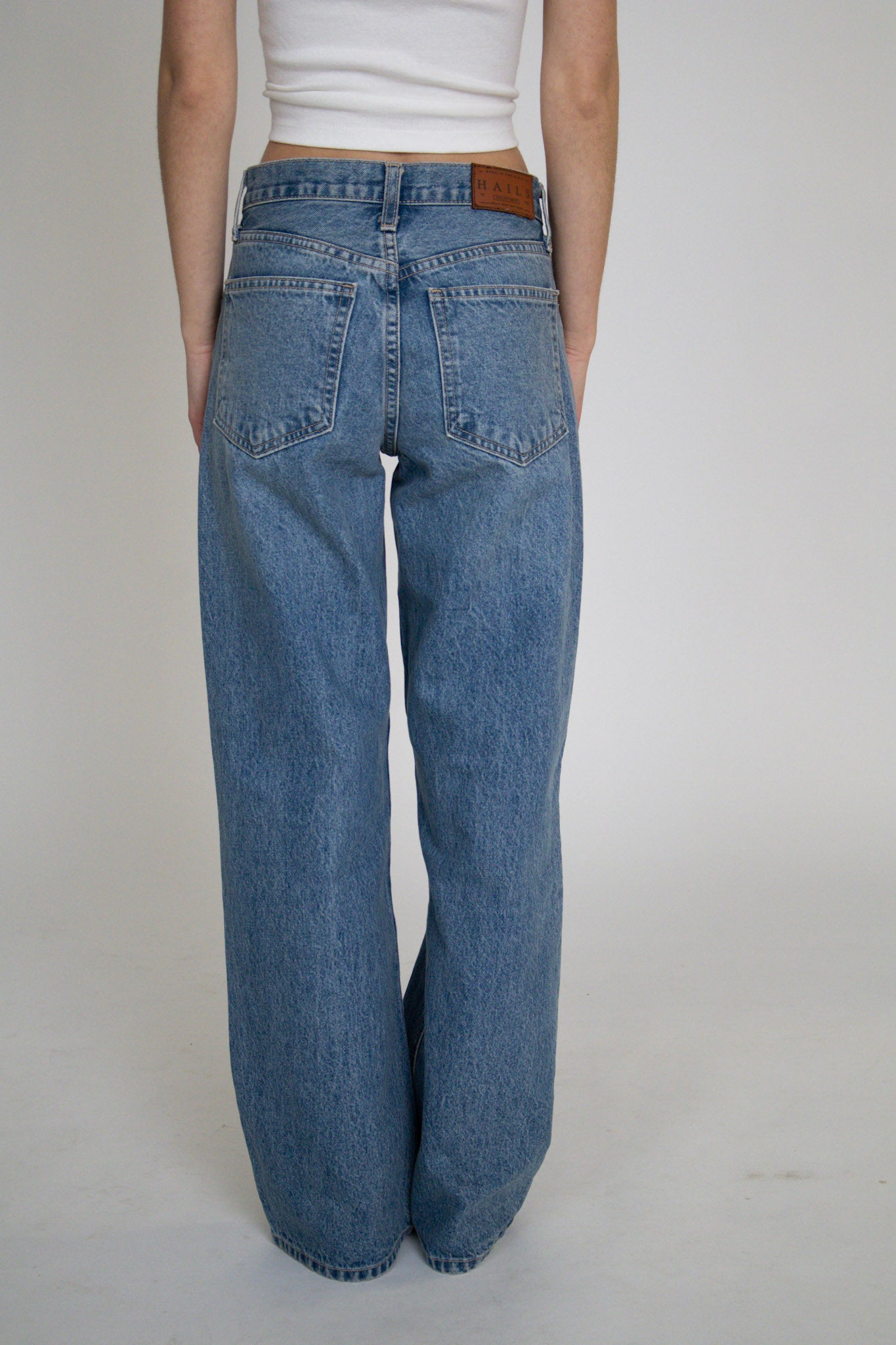 Signature Straight 90's Loose Fit Jean