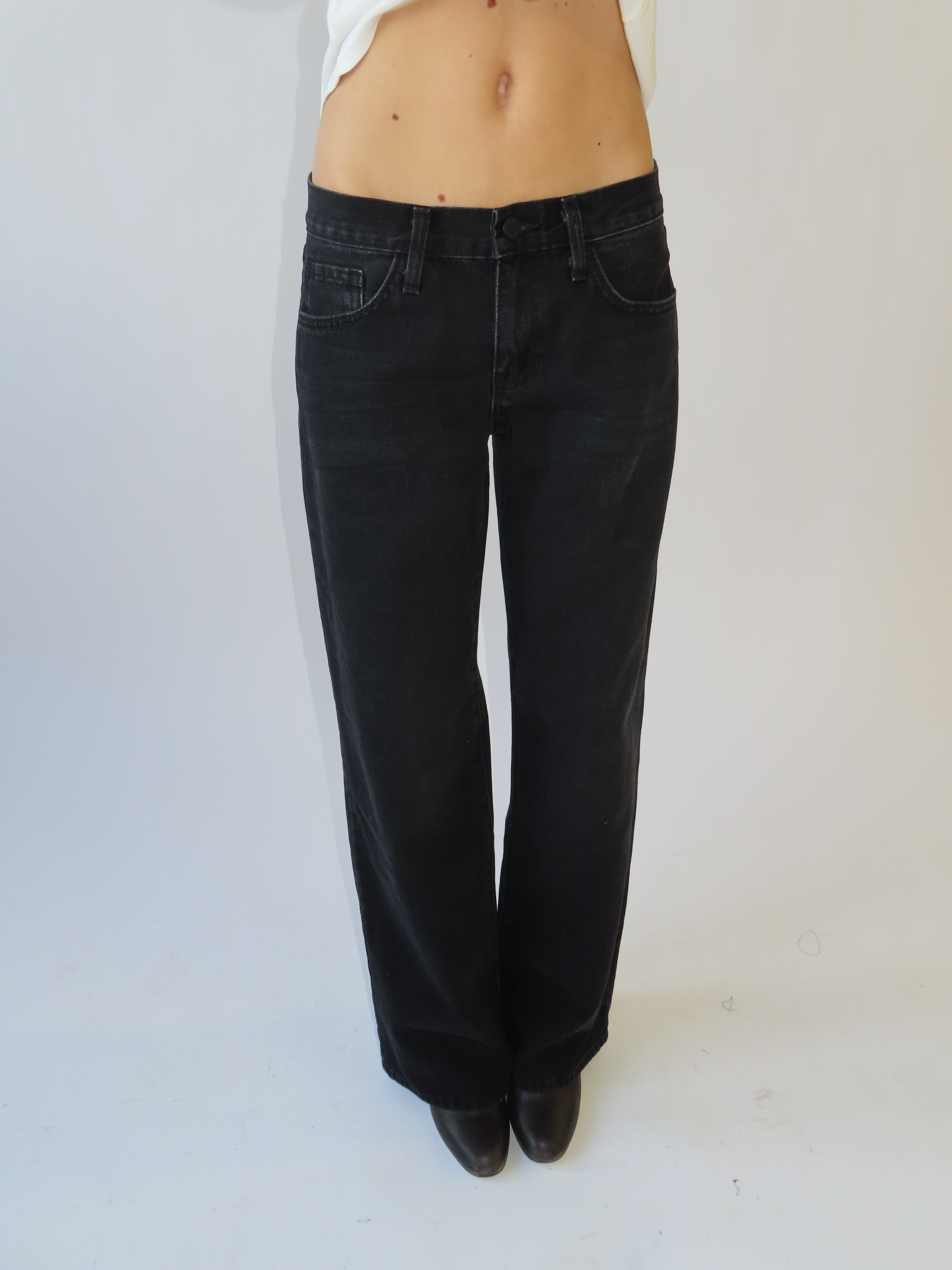 Low-Rise Jeans in Black