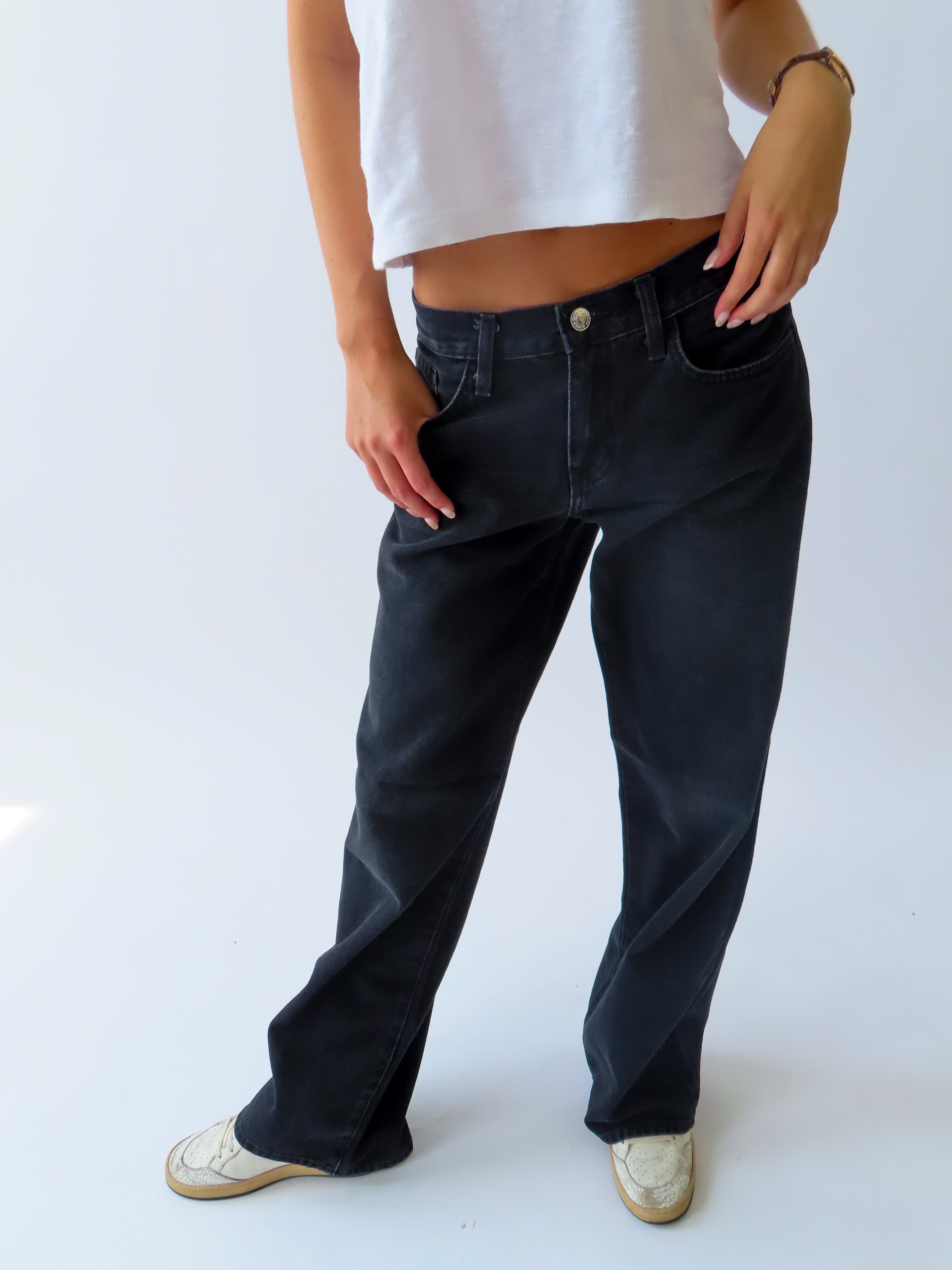 Low-Rise Jeans in Black